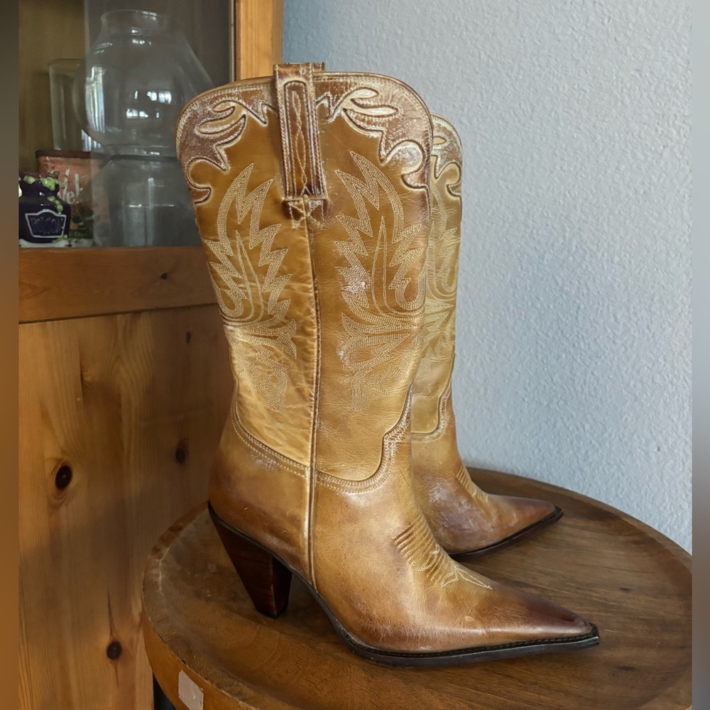 Charlie one horse light brown heeled cowgirl boots 6.5
